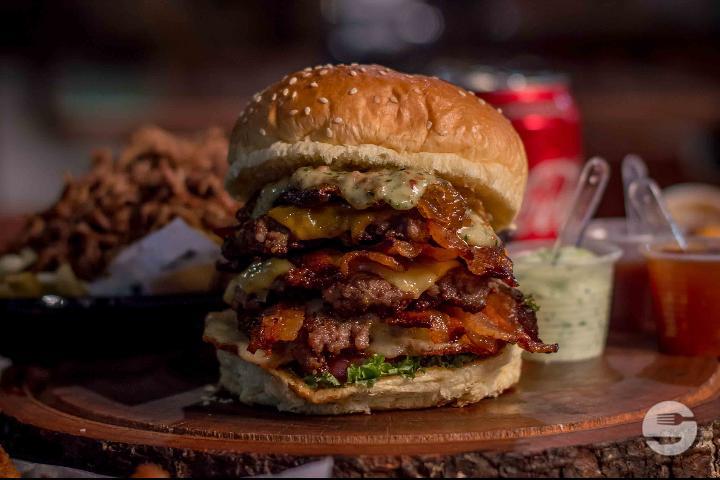 Big Daddys Favorite Burger - Burger Brothers