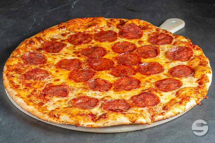 Pizza Salami ø 45 cm disponible dès 10h00 - Migros Take Away du Silo
