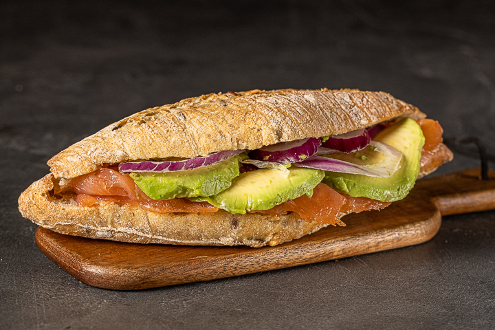 Petit pain losange saumon fumé avocat oignons - Migros Yummy Take Away Métropole