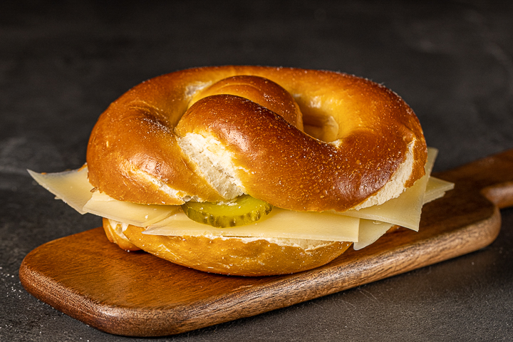 Bretzel au gruyère - Migros Yummy Take Away Métropole