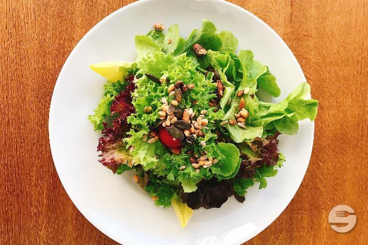 Green Salad with nuts and seeds - Restaurant Zur Sonne