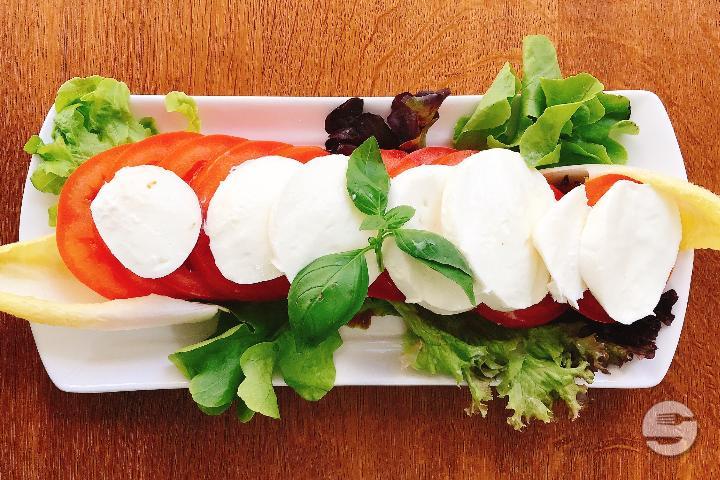 Tomato & Swiss Bufala-Mozzarella Salad - Restaurant Zur Sonne