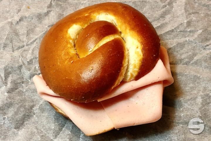 Butterbrezel Fleischkäse - BackWERK Winterthur