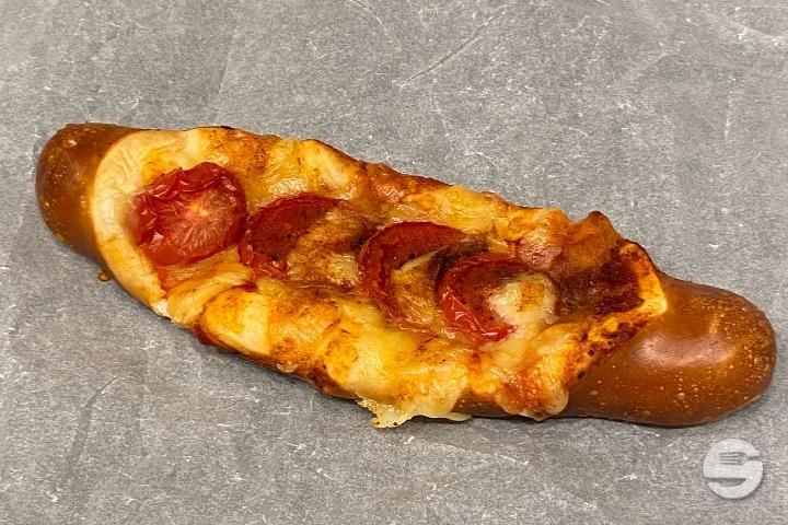 Laugenpizza Tomate - BackWERK Winterthur