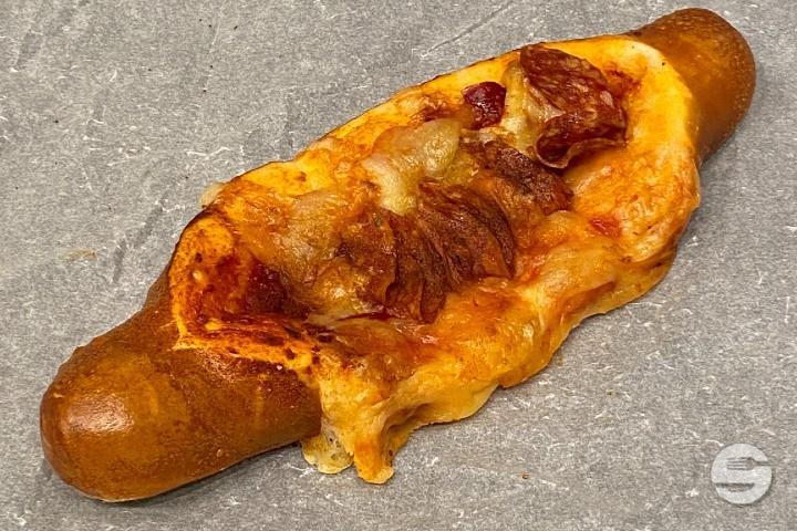 Laugenpizza Salami - BackWERK Winterthur