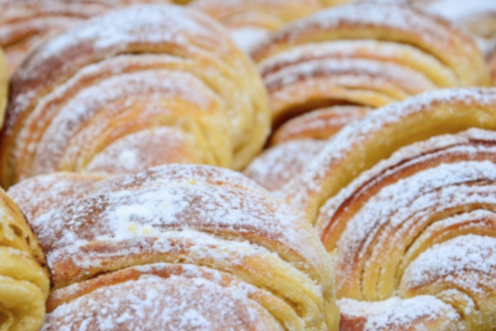 Croissant Brioche Erdbeeren - Pastel de Nata Shopville