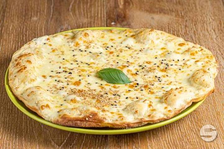 Manoushi au Fromage - Ras Beyrouth