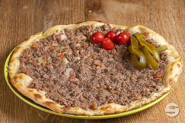 Manoushi Viande Mixte - Ras Beyrouth