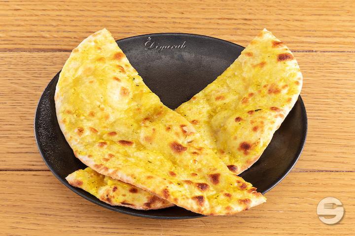 Garlic Naan - Diyarah