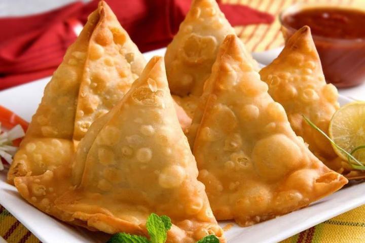 Hausgemachte Samosa (3 Stück) - Krung Thai Restaurant