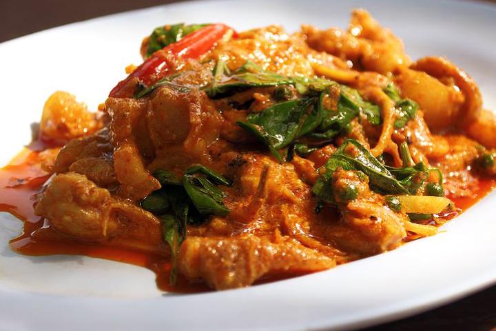 Phat Phet mit Reis (scharf) - Krung Thai Restaurant
