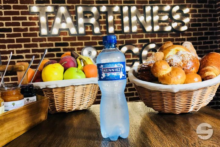 Henniez Bleue - Tartines & Co