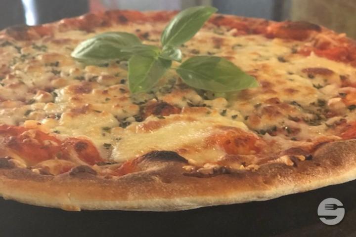 Pizza Marguerite - American Pub