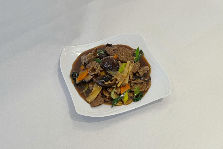 54. Beef with Mushrooms - Qing Dao Express