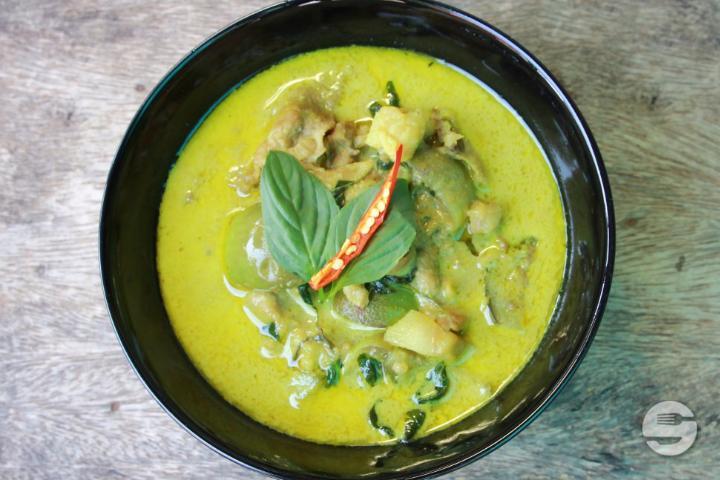 236. Thai Style Green Curry Pork - Le Lotus