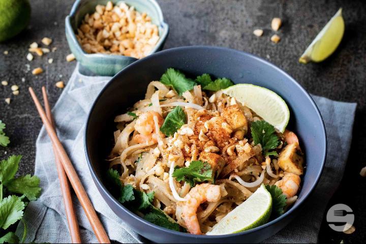 285. Stir-Fried Pad Thai - Le Lotus
