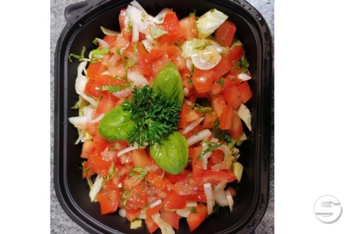 Tomato Salad with Onions and Basil - Yogurtlandia