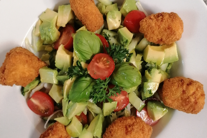 Chicken Nuggets-Avocado Salad - Yogurtlandia