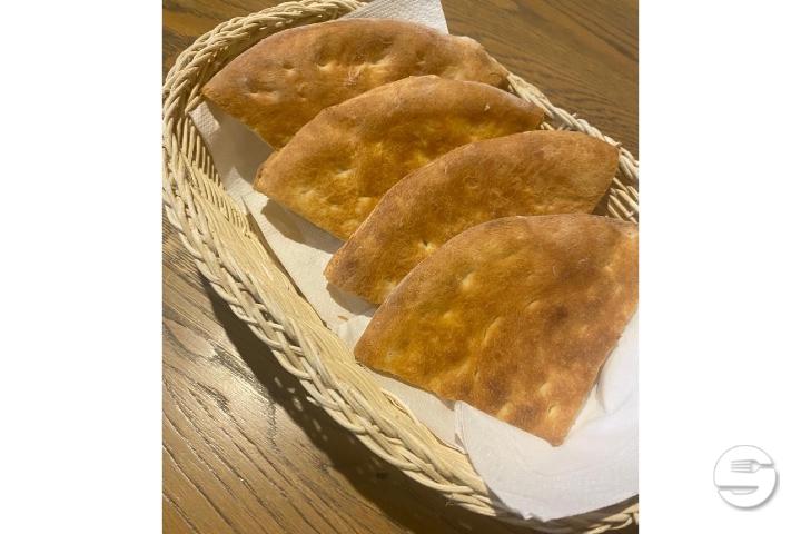 Fresh baked pizza bread - Yogurtlandia