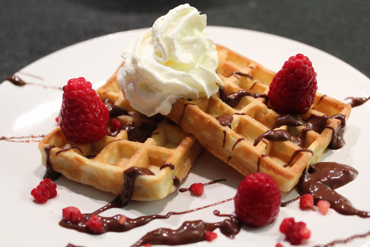 Classic Waffles w/ chocolate and raspberries - Tartare World
