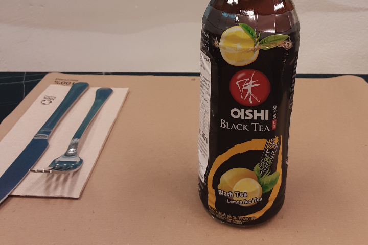 Oishi black tea - Chez Quang