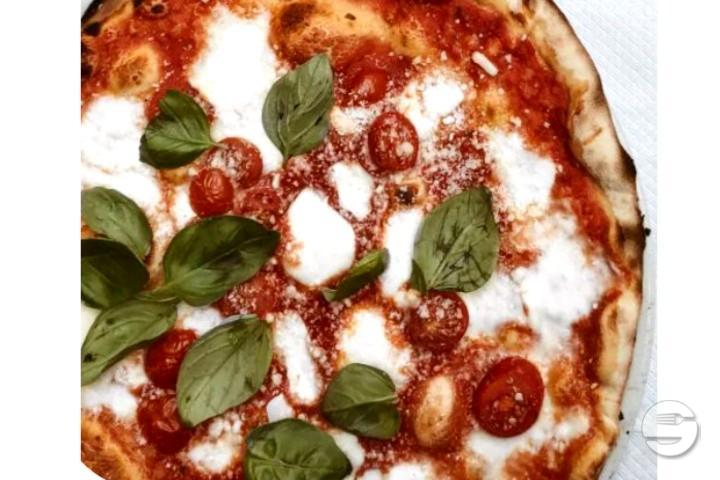 Pomodoro, mozzarella, tonno e cipolla - La Cantina Japo - Mexicana