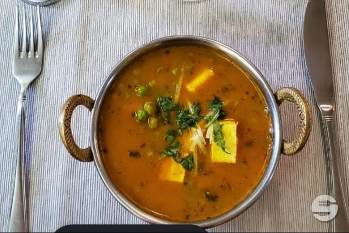 Mattar Paneer - Indian Palace