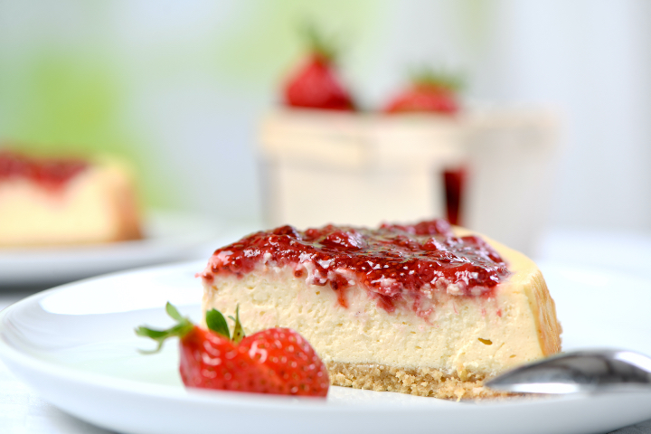 CHEESECAKE FRAISE - TRANCHE - Tupi Healthy Bakery