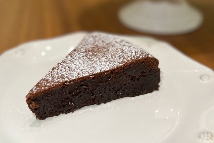 CAKE CHOCOLAT SANS FARINE - tranche - Tupi Healthy Bakery