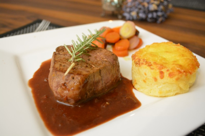 Rindsfilet vom Grill (CH) - Café Gourmet - Schweizerhof