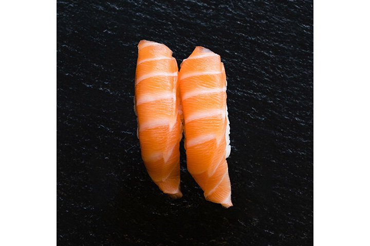 Sake Nigiri (2 Stück) - Sushi Palace Zürich