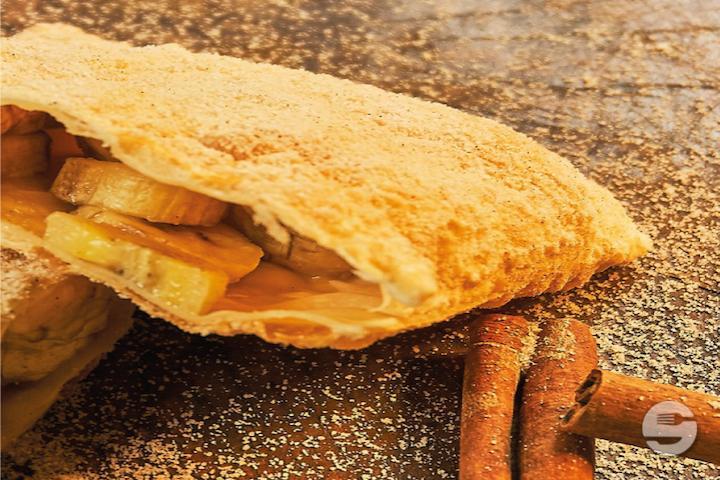 Pastel Canelle Banane - Maison Açaī