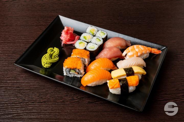 821. Mixt. Maki Sushi Poissons et Légumes - Baguettes d'Or