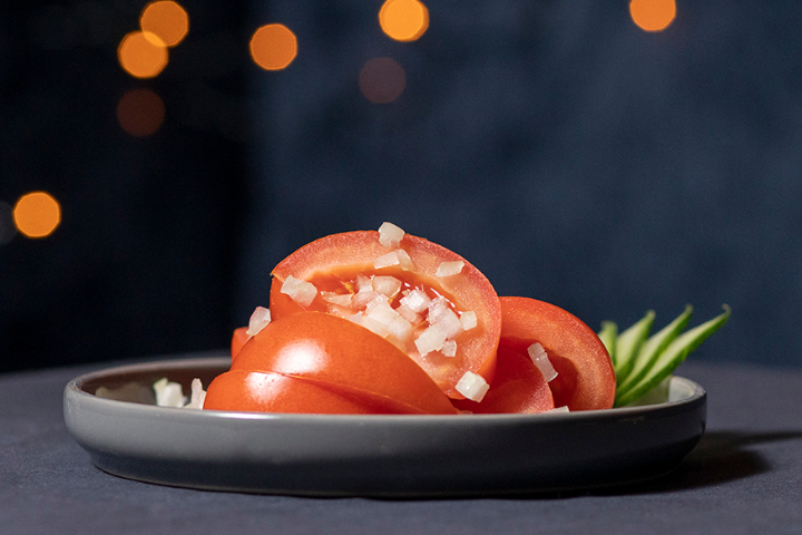 Tomatensalat mit Zwiebeln - Burger Bar