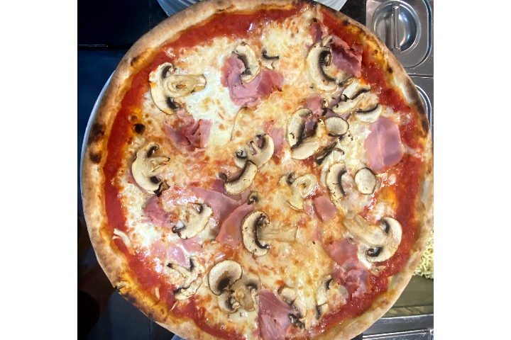 Prosciutto e Funghi - Ristorante Pizzeria Domino