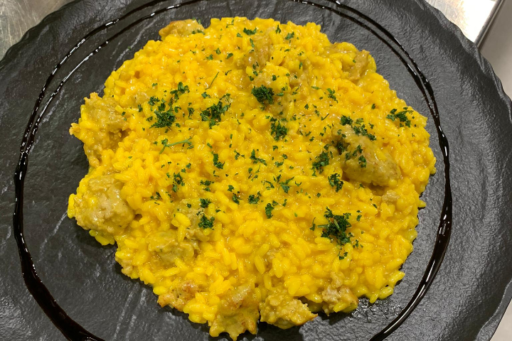 Risotto à la saucisse Tessinoise et safran - Ristorante Bellavista