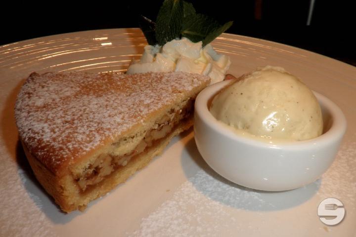 Original Bündner Nusstorte von der Confiserie Schneider’s in Davos - Restaurant Maygut-Pizzalpina