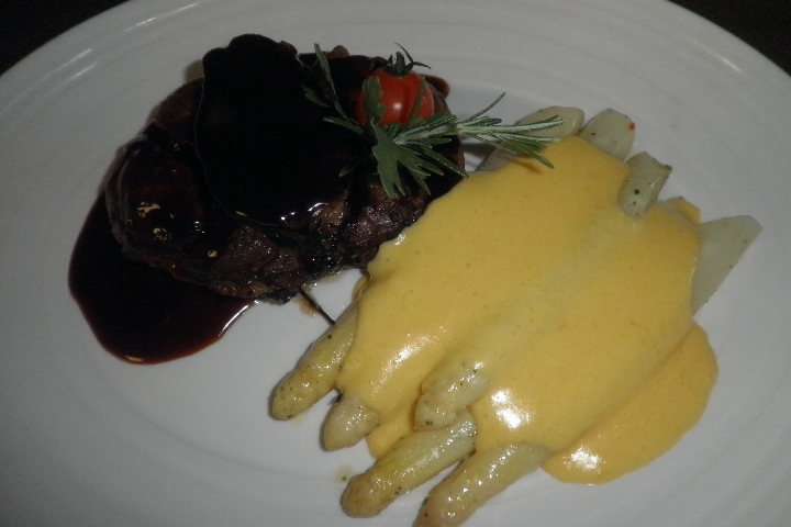 Geschmorte Schweizer Kalbshaxe - Restaurant Maygut-Pizzalpina