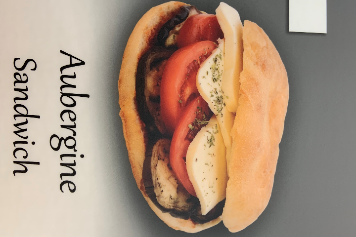 Aubergine Sandwich mit Mozzarella und Hummus - La Sofra Fine Food