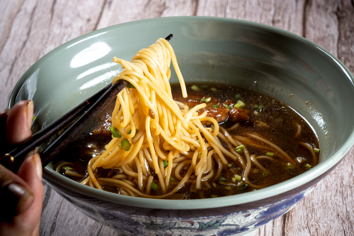 1004. Soup de Nouilles au Porc 猪肉汤面 - Noodle & Dumpling