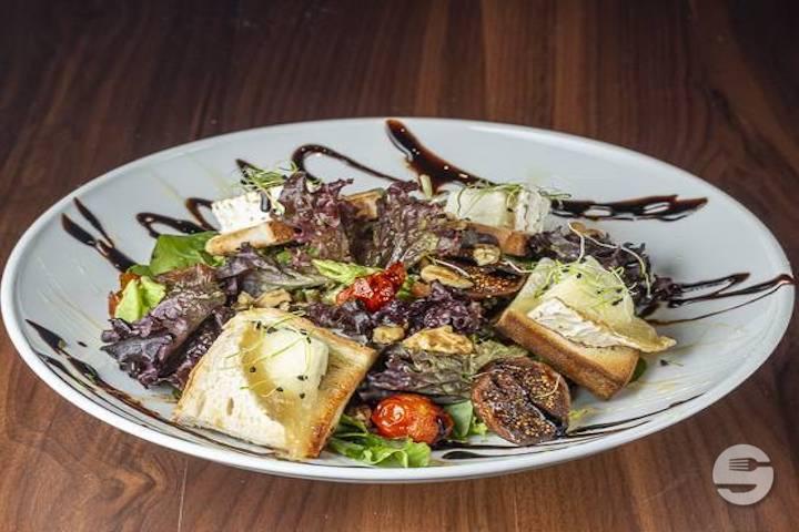 Salade de chèvre chaud minute - Le 11 - l'atelier du Burger