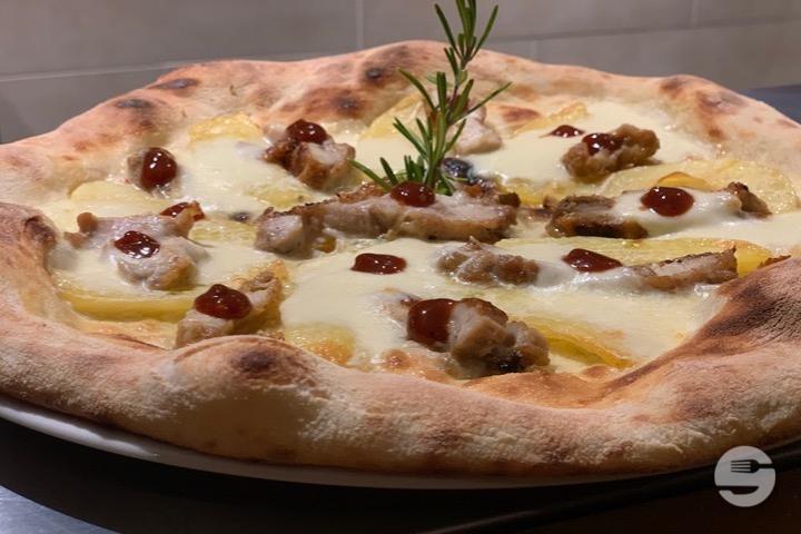 L’Arrabbiata al Pollo - Pizza Gourmet By Osteria Balsamico