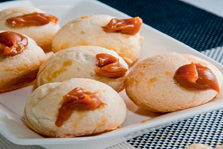 Pain au Fromage avec Caramel - Saveur Maison Traiteur