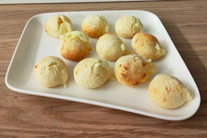 Pain au Fromage avec Catupiry - Saveur Maison Traiteur