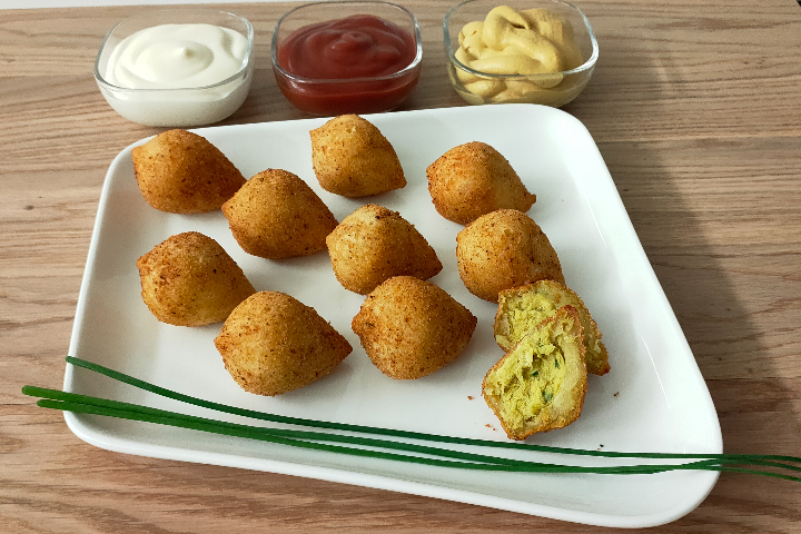 Chicken & Curry Coxinha - Saveur Maison Traiteur