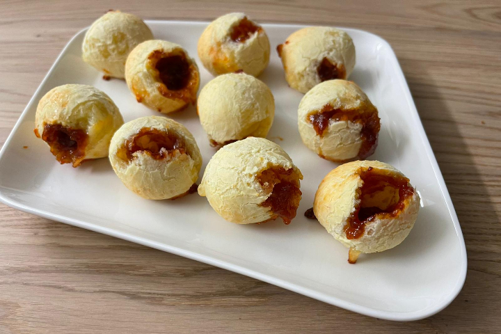 Guava Buns - Saveur Maison Traiteur