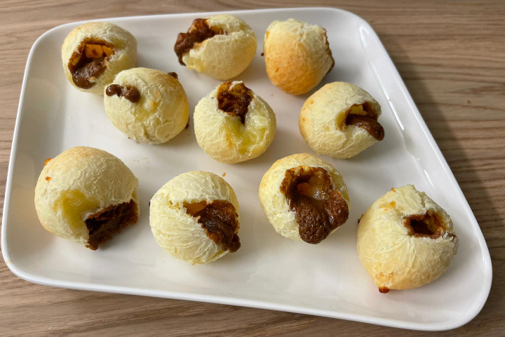 Cheese & Dulce de Leche Buns - Saveur Maison Traiteur