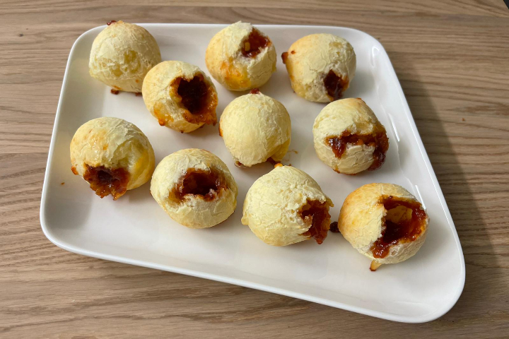 Cheese & Guava Buns - Saveur Maison Traiteur