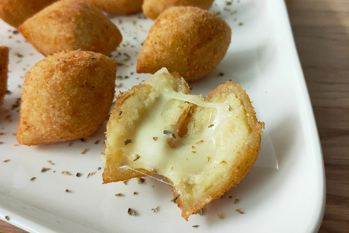 Boulette au Fromage / Bolinha de queijo - Saveur Maison Traiteur