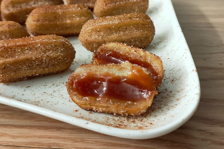 Churros Fourré au dulce de Goyave - Saveur Maison Traiteur